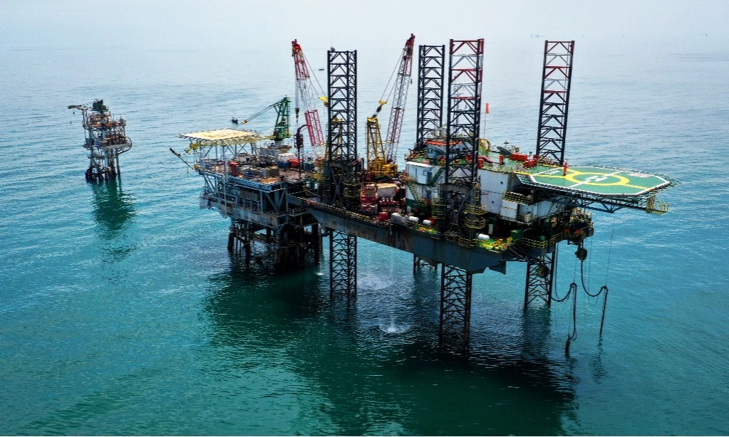 <p id="isPasted">PHE ONWJ Kirim Anjungan Baru Ke Laut Jawa</p>