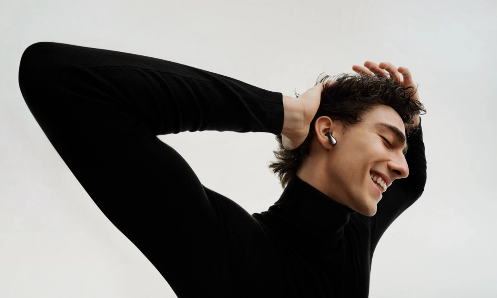 <p>Huawei FreeBuds 6, <em>Earbud Open-fit</em> Pertama Dengan <em>Dual-Driver True Sound</em> </p>