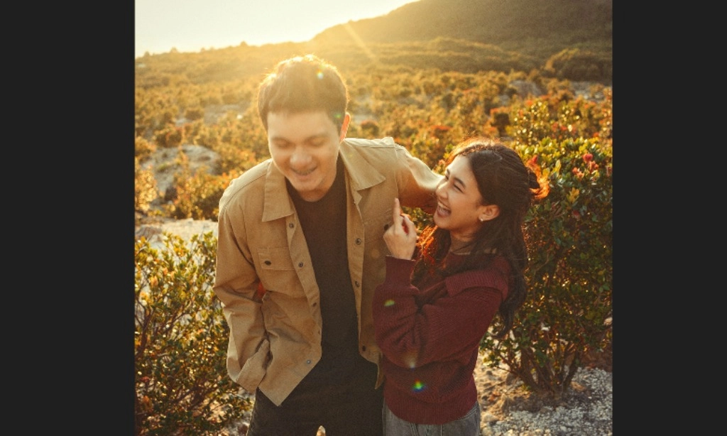 <p>Pernyataan Cinta Keisya Levronka Dan Nyoman Paul Di Lagu &quot;Denganmu Saja&quot;</p>