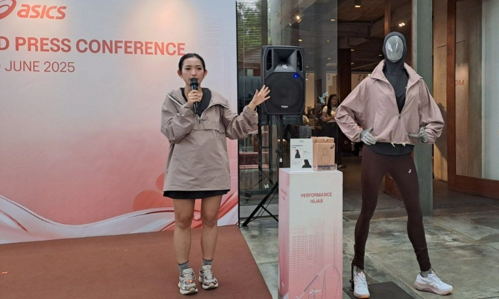<p>Dukung Inklusivitas Berolahraga, ASICS Luncurkan Performance Hijab </p>