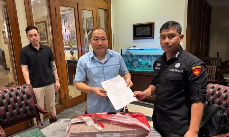 <p>Kejagung Sita Uang Rp2 Miliar Dari Rumah Bos Sritex</p>
