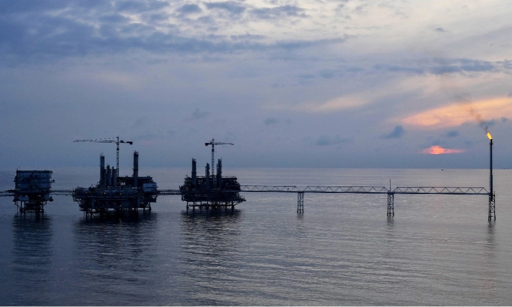 <p id="isPasted">Soal <em>Lifting</em> Minyak 2025, Pakar: Bisa Tembus 600 Ribu BOPD Saja Sudah Syukur</p>