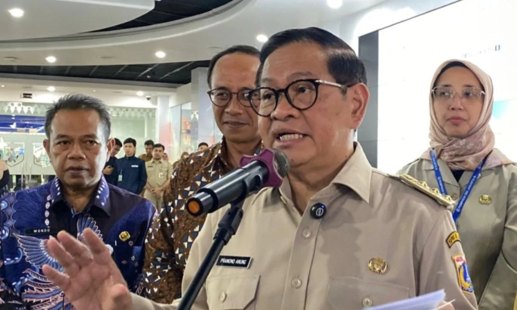 <p>Gubernur Jakarta Pangkas Proses Izin Bangunan</p>