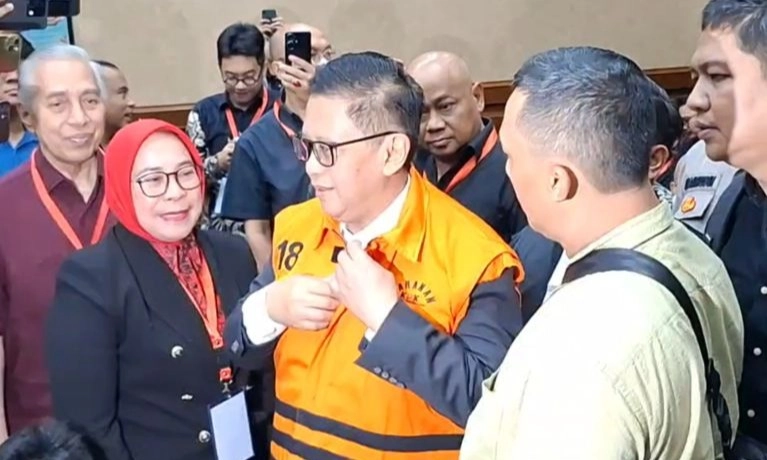 <p>KPK Tuntut Sekjen PDIP Hasto Kristiyanto 7 Tahun Penjara</p>