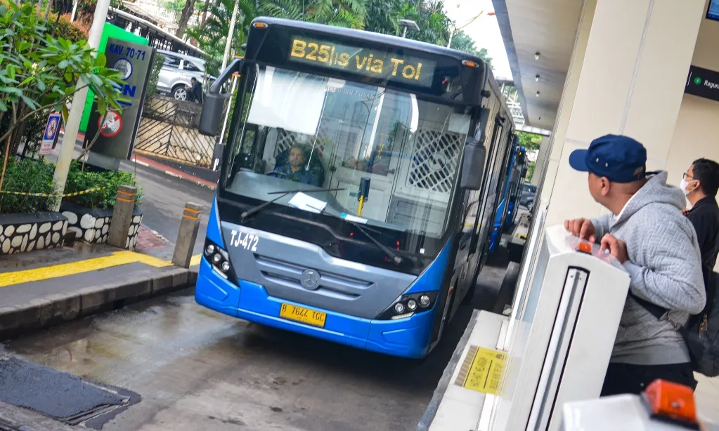 <p>Transjabodetabek Terminal Bekasi-Dukuh Atas Mulai Beroperasi</p>