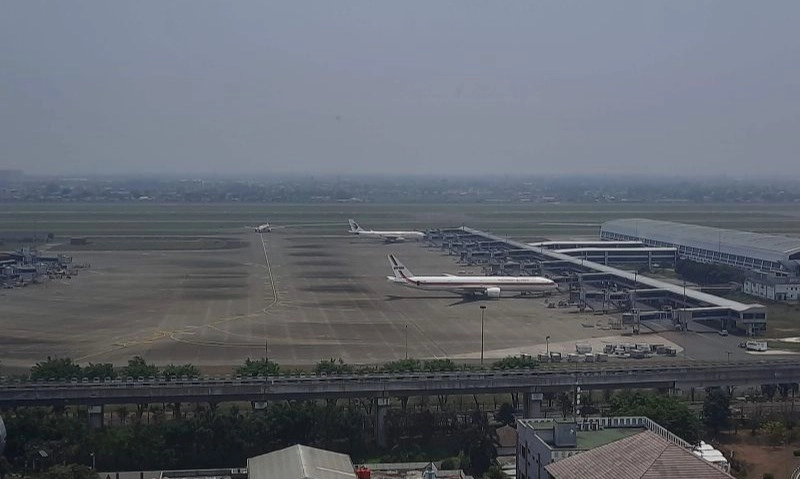 <p>21 Pesawat di Bandara Soetta Gagal Terbang Akibat Layang-layang</p>