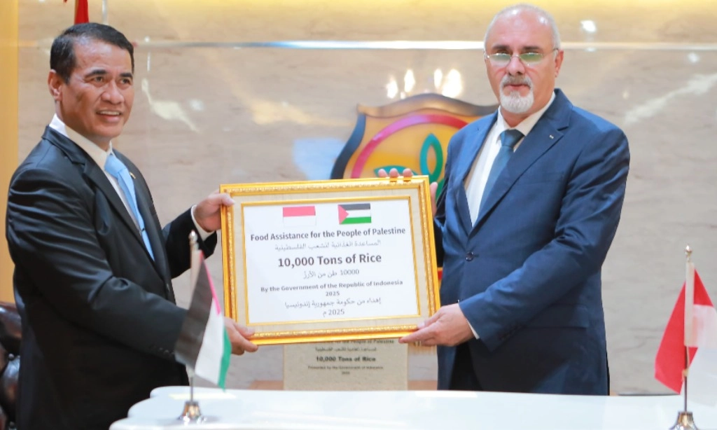 <p id="isPasted">Indonesia Hibahkan 10.000 Ton Beras Untuk Palestina, Solidaritas Nyata</p>