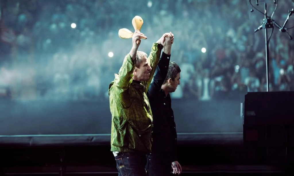 <p id="isPasted">Konser Reuni Oasis di Cardiff Membayar Penantian 16 Tahun</p>