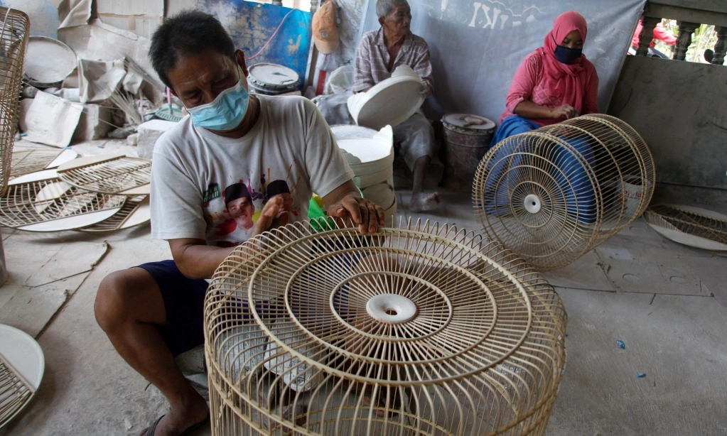 <p id="isPasted">OJK Targetkan Aturan Pembiayaan UMKM Terbit Agustus 2025</p>