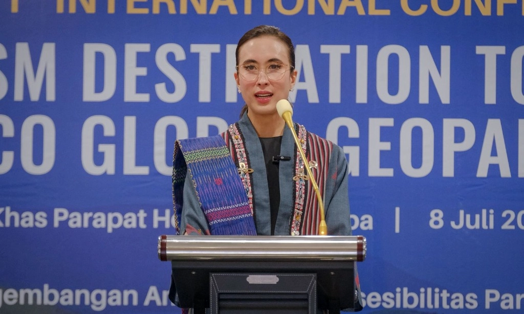 <p id="isPasted">Kemenpar Tegaskan Komitmen Kembalikan Status &quot;Hijau&quot; Geopark Kaldera Toba</p>