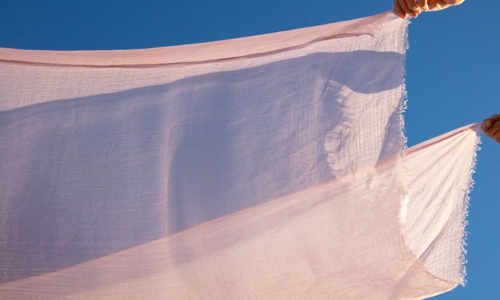 <p id="isPasted">Jangan Sembarang, Ini Tips Mencuci Hijab Agar Awet</p>