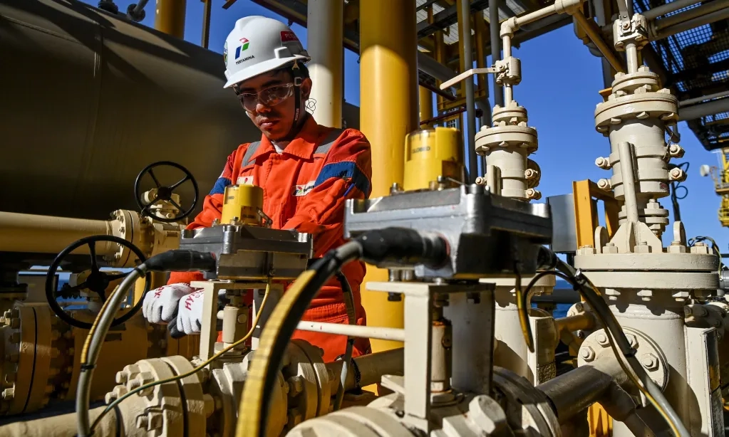 <p id="isPasted">Harga Minyak Stabil, Investor Fokus pada Tarif Trump dan Kebijakan OPEC+</p>