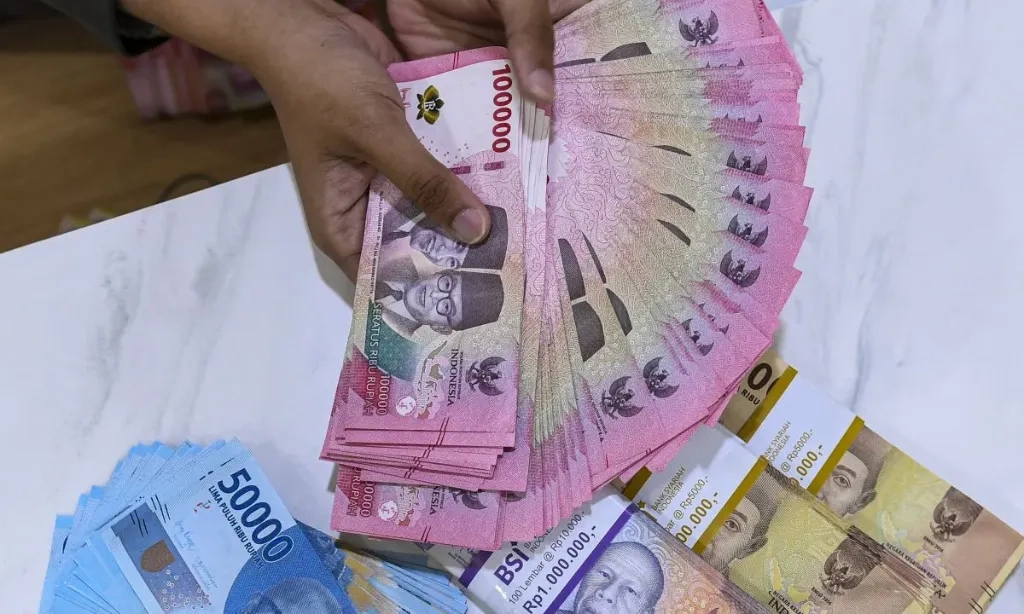 <p id="isPasted">Tarif Trump Hantui Rupiah, Sentimen Negatif Dorong Tekanan Pelemahan</p>