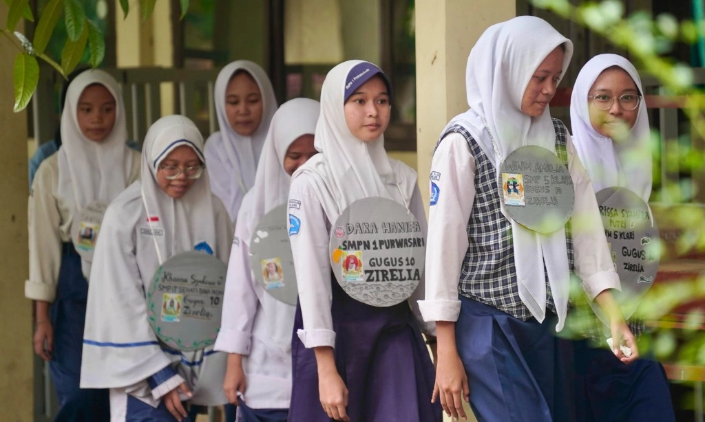 <p>P2G Kritik Dedi Mulyadi Libatkan TNI-Polri di MPLS</p>