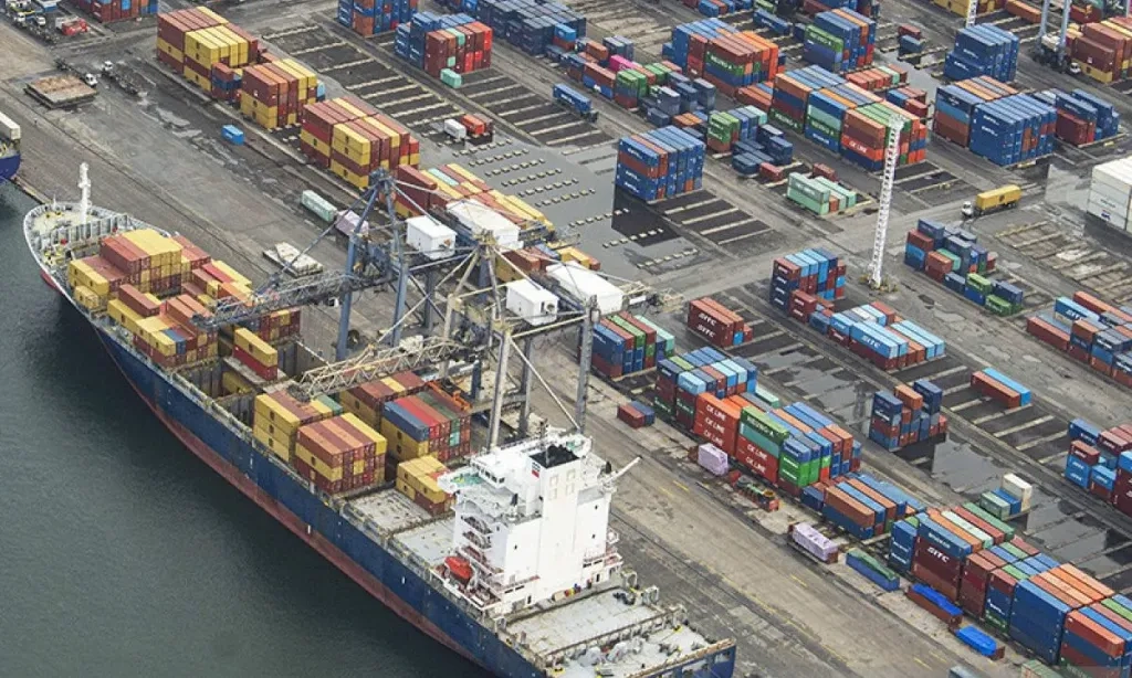 <p>Kritik Kesepakatan Tarif RI-AS 19%, Ekonom: Bentuk Modern Pemerasan</p>