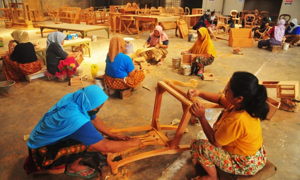 <p id="isPasted">Pemerintah Umumkan Kredit Industri Padat Karya ke Pelaku Usaha Di Jepara</p>