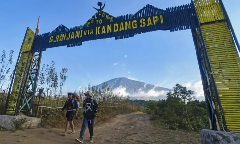<p>Rinjani Tutup Semua Jalur Pendakian</p>