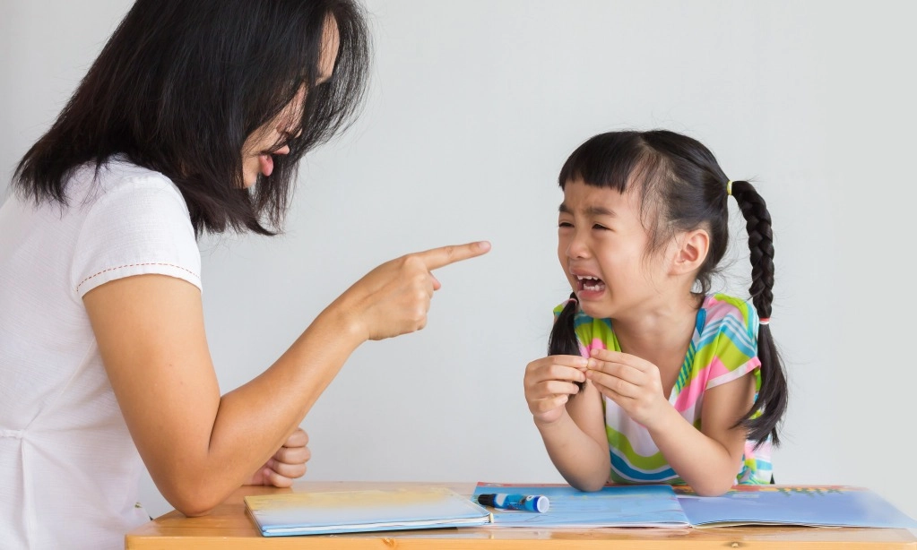 <p>Beda Zaman Beda Pola Asuh, Gaya Parenting Ala Gen X Dan Milenial</p>