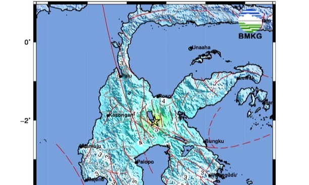 <p>Gempa M6,0 Guncang Poso</p>