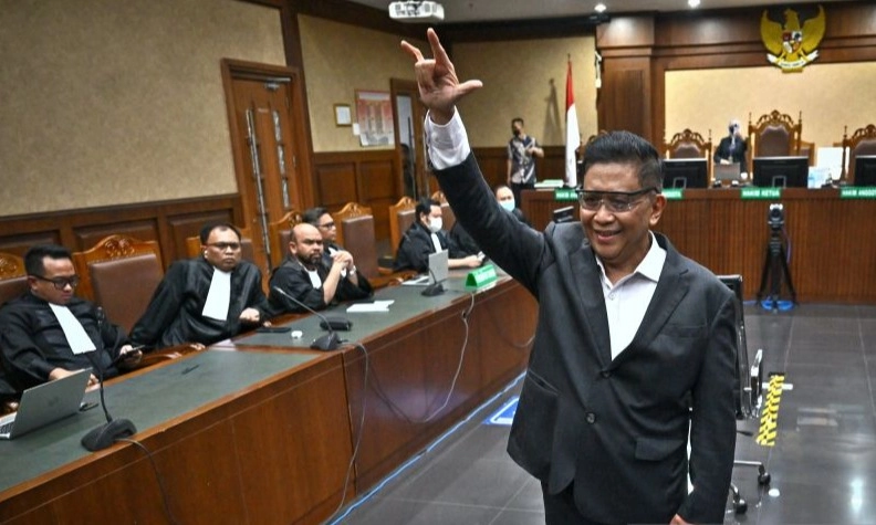 <p>Hakim Tipikor Hukum Sekjen PDIP 3 Tahun 6 Bulan Penjara</p>