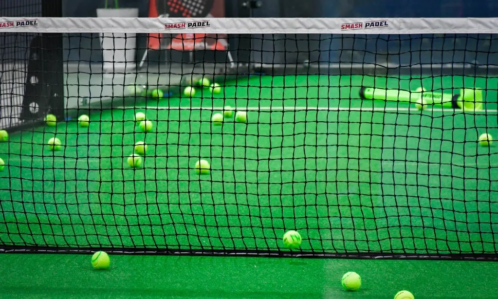 <p>Mirip, Ini Perbedaan Padel dan Pickleball&nbsp;</p>