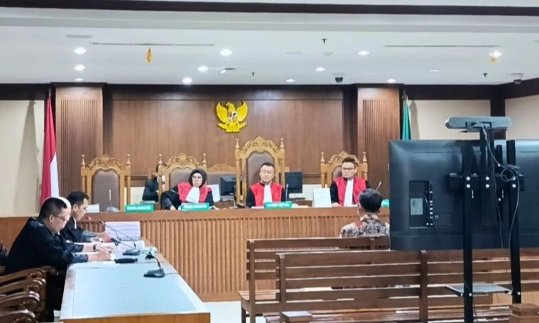 <p>Mantan Ketua PN Surabaya Dituntut 7 Tahun Penjara</p>