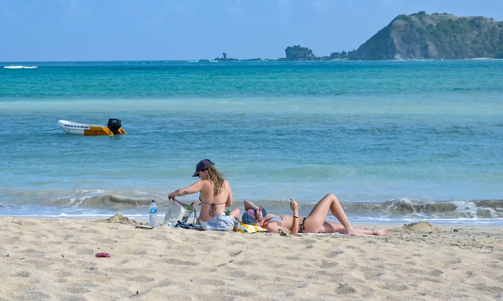 <p>Potensi Wisata Indonesia Di Tengah Konflik Thailand-Kamboja</p>