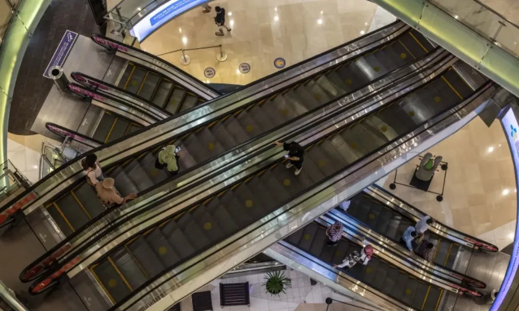 <p>INDEF: &#39;Rohana-Rojali&#39; Jadi Bukti Nyata Lemahnya Daya Beli Masyarakat</p>