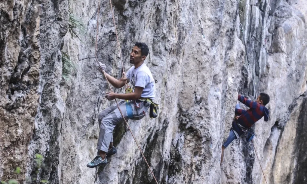 <p id="isPasted">Tebing Citatah 90, Surga Tersembunyi Pecinta Climbing di Jawa Barat</p>