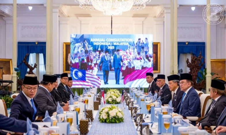 <p>Prabowo-Anwar Ibrahim Sepakat Selesaikan Masalah Bilateral Dengan Musyawarah </p>