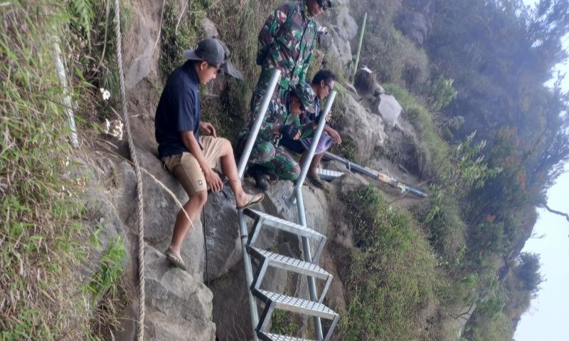 <p id="isPasted">Perbaikan Jalur Pendakian Rinjani Dilakukan Di Titik-Titik rawan</p>