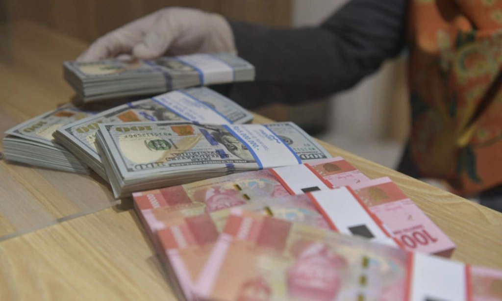 <p>Inflasi AS Naik, Rupiah Melemah Tertekan Indeks Dolar AS</p>