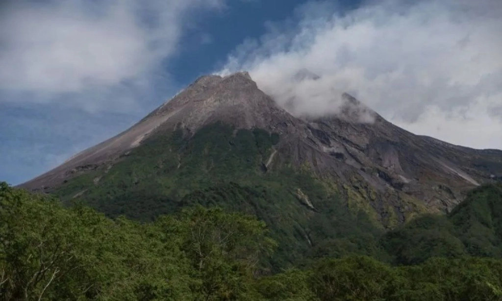 <p>Volume Lava Gunung Merapi 4 Juta Meter Kubik</p>