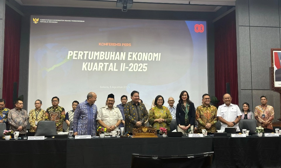 <p id="isPasted">Menko Airlangga: Pertumbuhan Ekonomi Kuartal II RI Tertinggi Ke-2 Di G20</p>