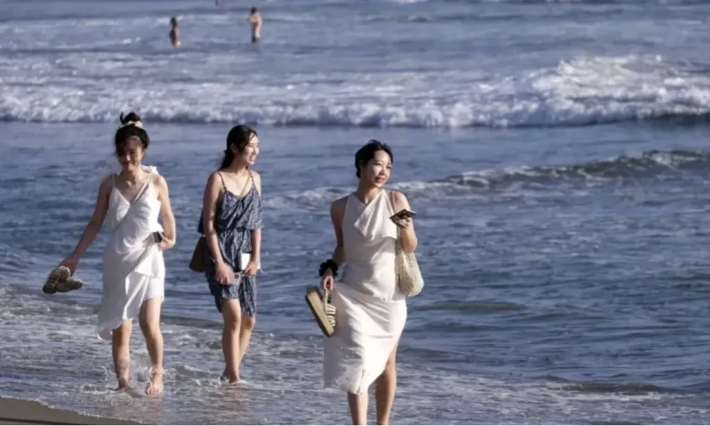 <p>Aplikasi All Indonesia Permudah Akses Wisatawan Asing Di Indonesia&nbsp;</p>