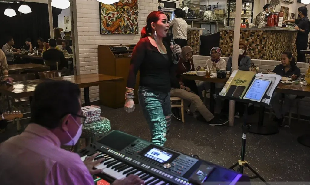 <p id="isPasted">LMKN: Penyanyi Kafe Tak Bayar Royalti, Tapi Dibayar Pelaku Usaha</p>