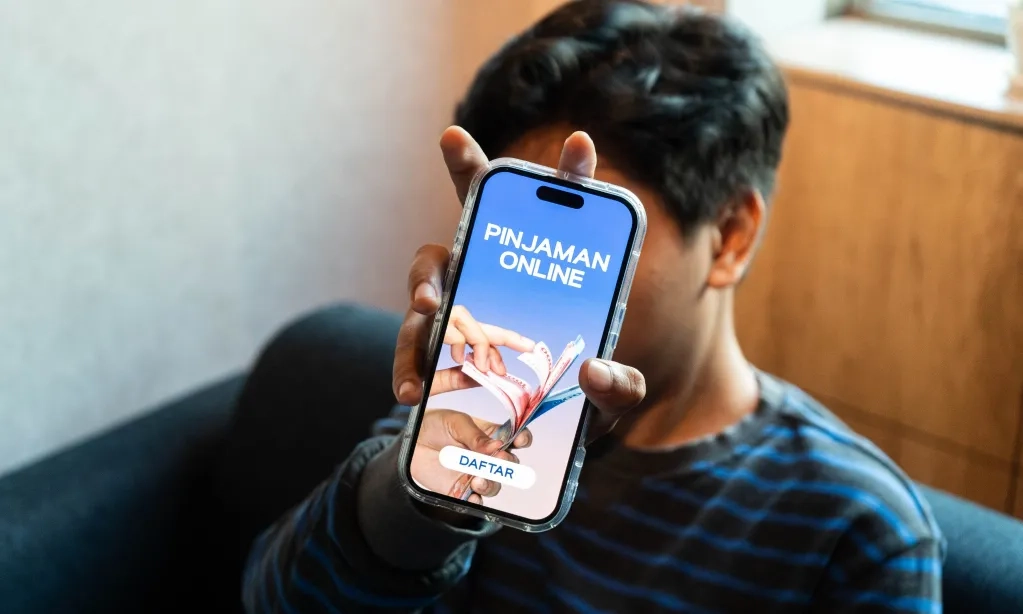 <p>FOMO Sebabkan Gen Z Terjerat Pinjol Ilegal</p>