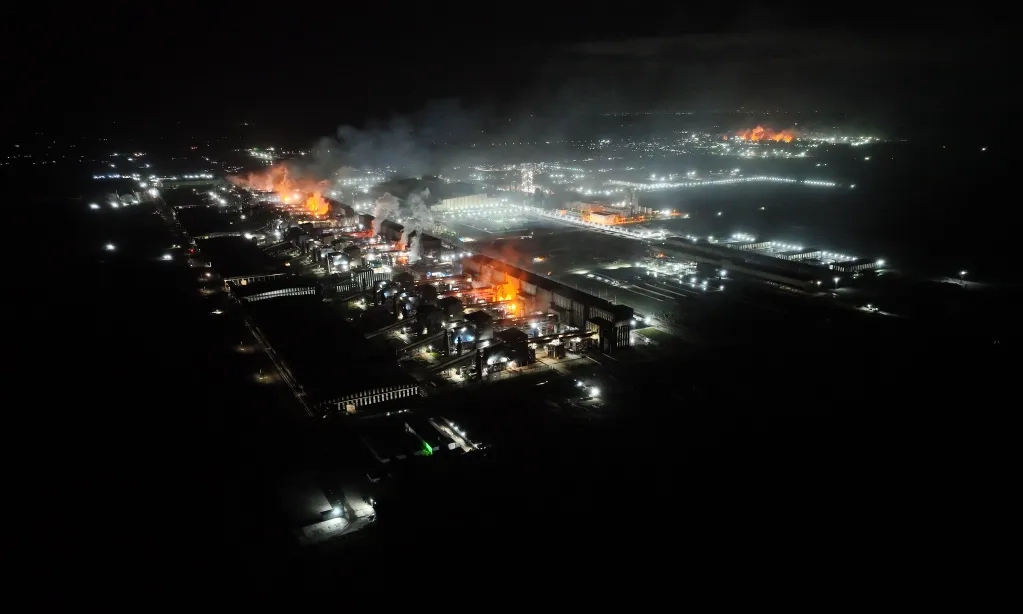 <p id="isPasted">Eropa Ogah Bangun Pabrik Baterai EV Di RI, Bahlil: Kita Pajaki Bahan Bakunya</p>