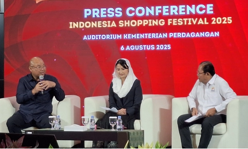 <p id="isPasted">Tak Khawatir Rojali-Rohana, Ini Tanggapan Wamen Perdagangan dan Peritel</p>