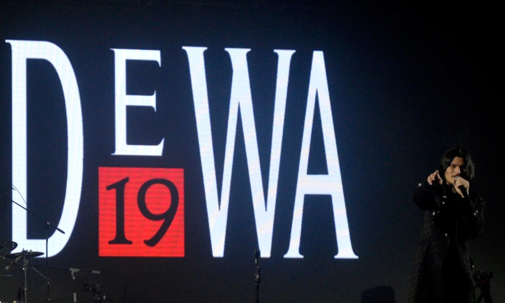 <p dir="ltr" id="isPasted">Ahmad Dhani Kasih Gratis Kafe-kafe Putar Lagu Dewa 19</p>