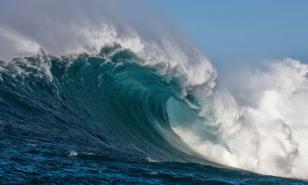 <p>Waspada Ombak Laut Indonesia Capai 6 Meter</p>