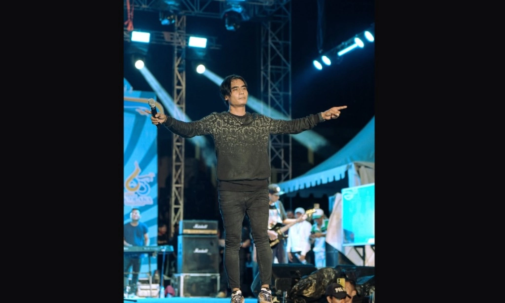 <p id="isPasted">Tak Cuma Gratis, Charly Janjikan Hadiah Bagi Kafe Yang Putar Lagunya</p>