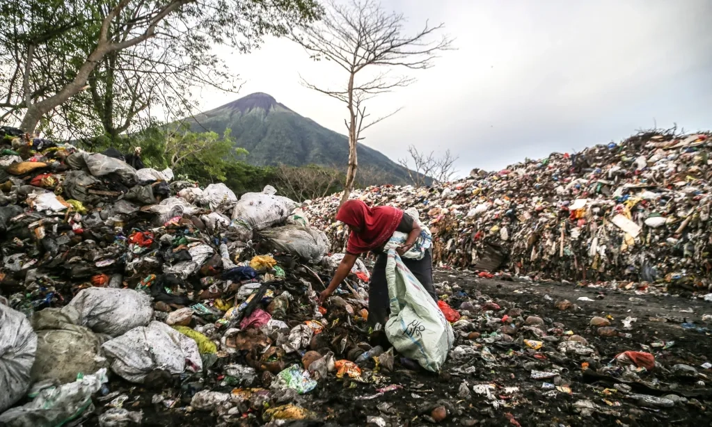 <p><em>Open Dumping:</em> Sistem TPA Usang Penyebab Pencemaran Lingkungan</p>