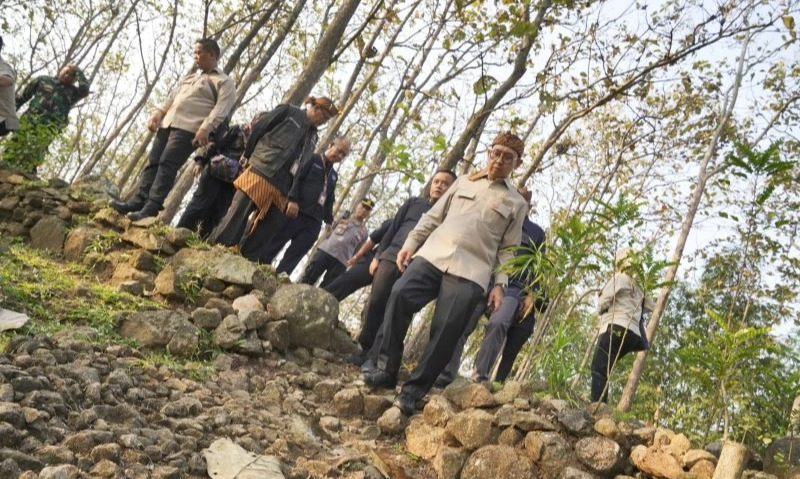 <p>Pasir Lulumpang, Peninggalan Prasejarah Di Garut</p>