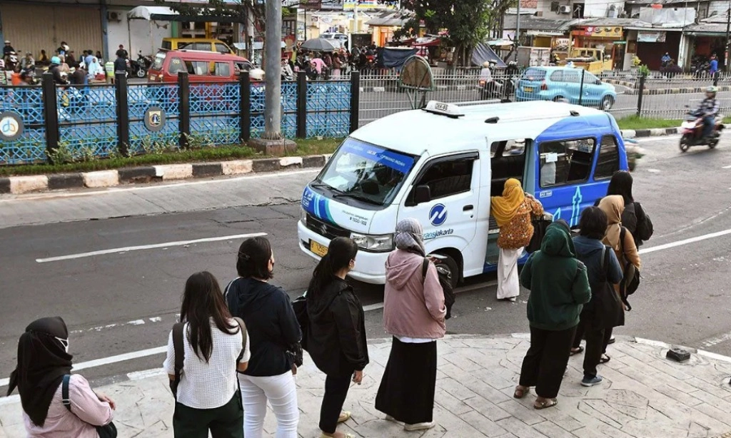<p>Wagub Rano Minta Pengemudi Transportasi Umum Perbaiki Kompetisi</p>