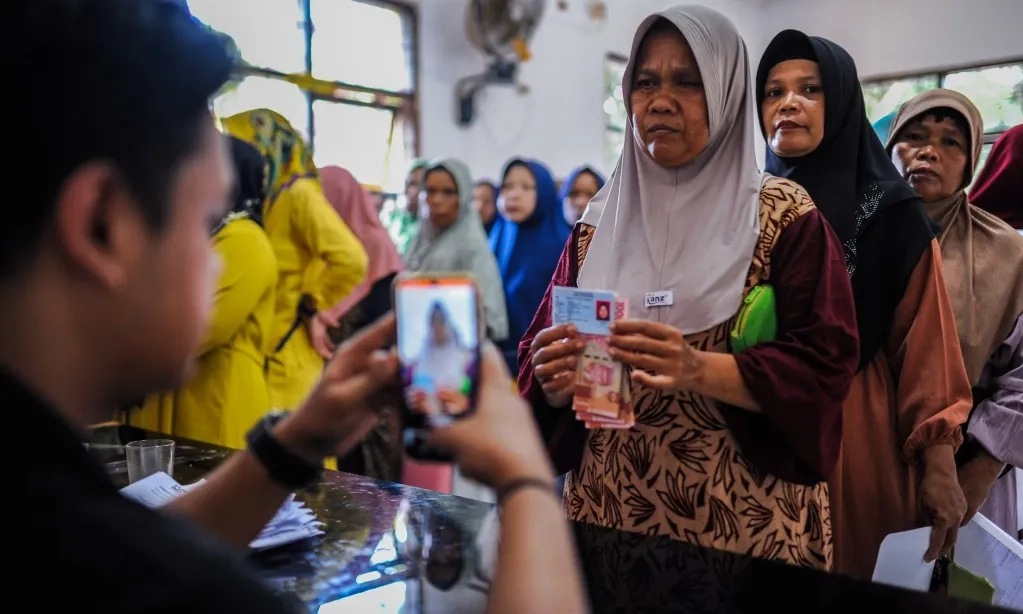 <p>Kemensos Setop Bansos Ke 55 Ribu Penerima</p>