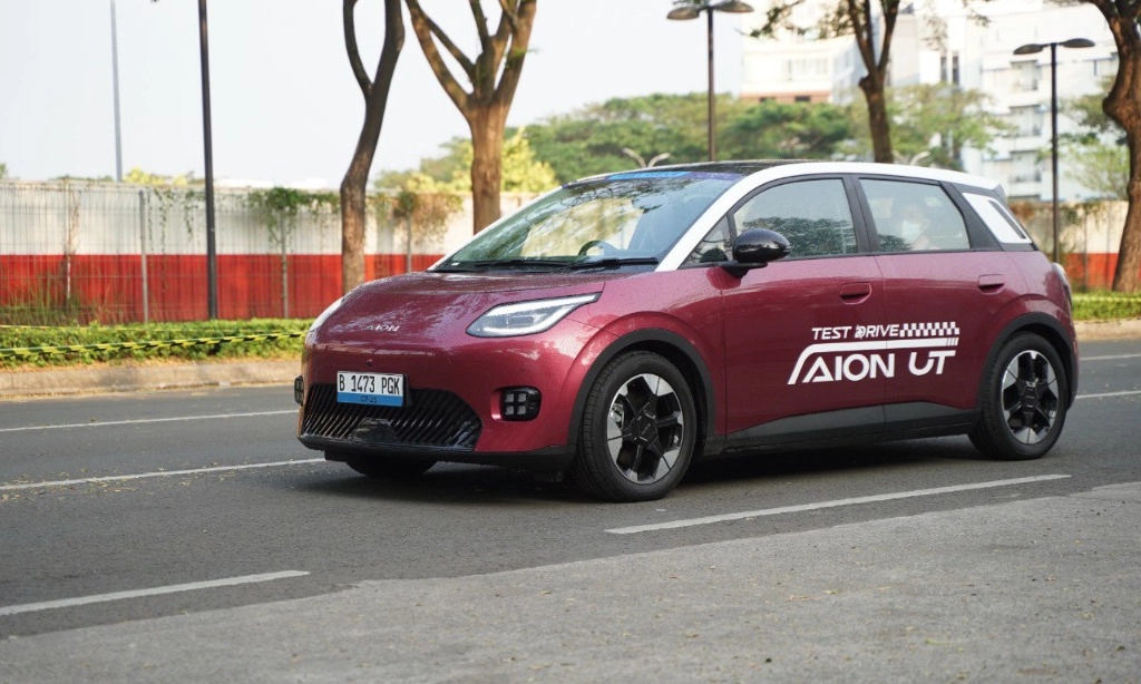 <p dir="ltr" id="isPasted">Spesifikasi AION UT, Mobil Listrik Yang Jadi Primadona GIIAS 2025</p>
