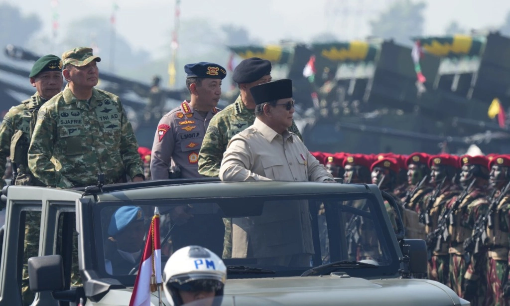 <p>6 Kodam Baru Dinilai Menghidupkan Dwi Fungsi ABRI</p>