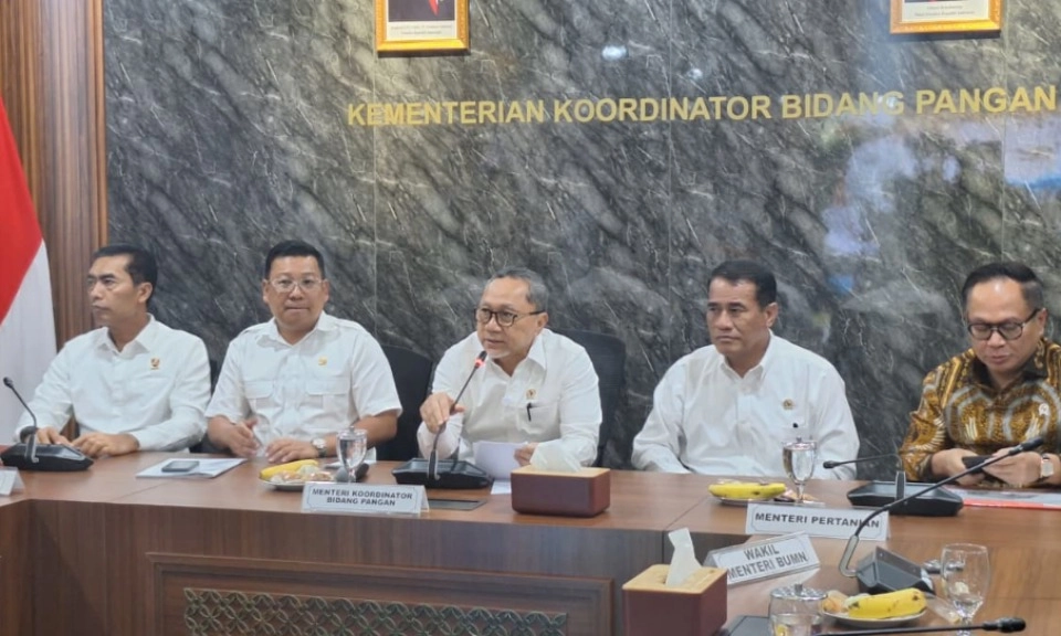 <p id="isPasted">Zulhas Sebut Distribusi SPHP Lambat, Bulog Diminta Segera Guyur Pasar</p>