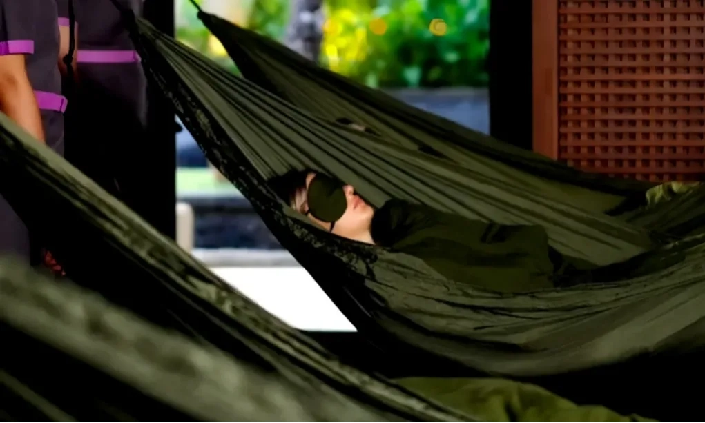 <p><em id="isPasted">Self-Care</em> Sambil Tidur? Antara <em>Sleep Tourism</em> Dan Kesehatan Mental</p>